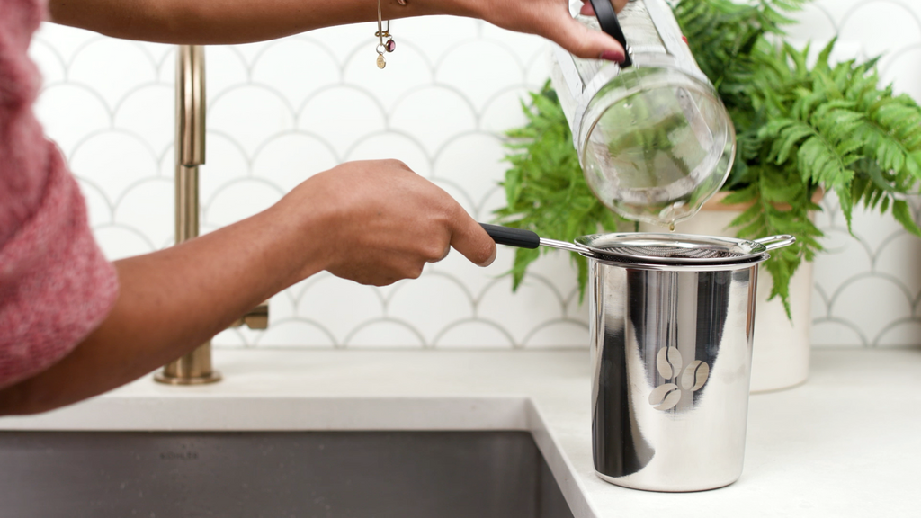 Clean Your French Press in Seconds with No Fuss, No Mess Simply wash the grounds into the strainer. No grounds left in the carafe and no grounds down the drain. Convenient and effective!